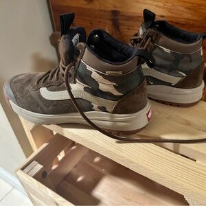 Vans camo boots size 8